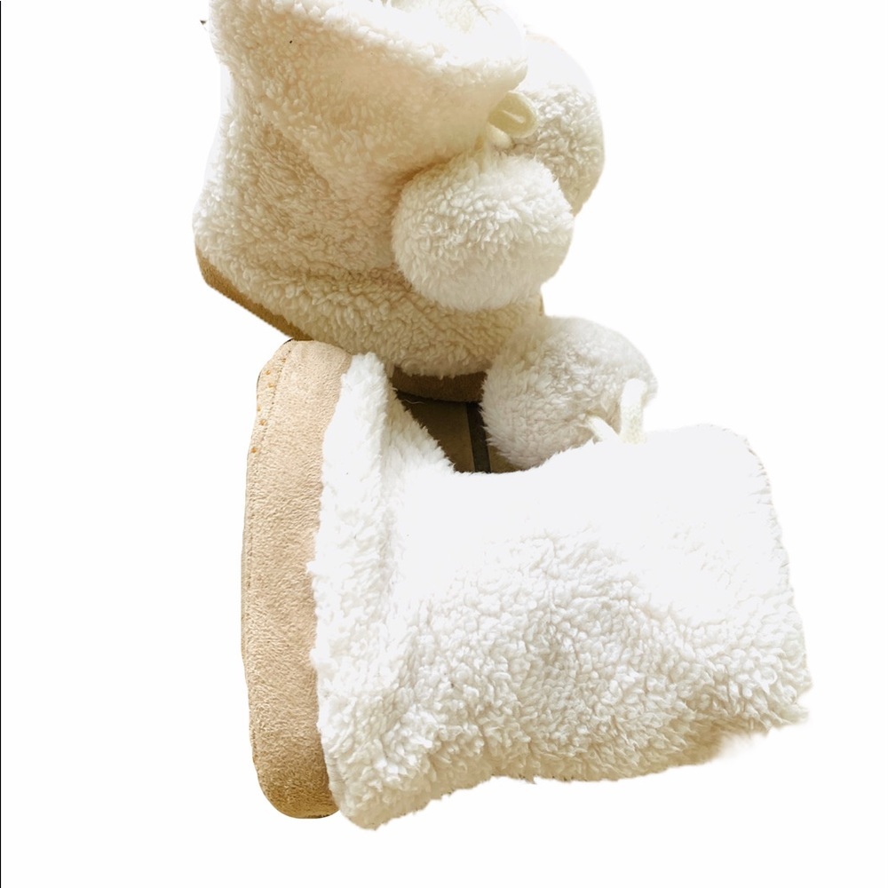 Gymboree Faux Fur Pom Pom Snow Princess Boots - Picture 2 of 9